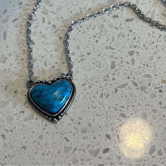Western Style Vintage Fake Turquoise Necklace With Heart Shaped Pendant - Picture 8 of 13